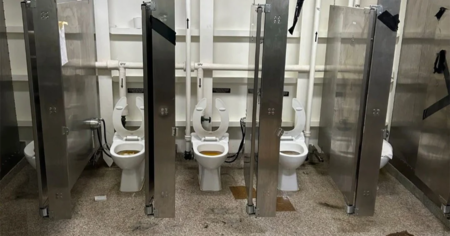 Overflowing Toilets Are Hampering Uss Fords Recent V0 8jpt6hkj1olehzgpkbemixnopu3mdskcskd2kzq1yyg Png