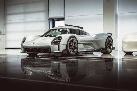 Esta maravilla es una versión de calle del Porsche 919 LMP1, uno de los 15 prototipos secretos de Porsche que acaban de salir a la luz