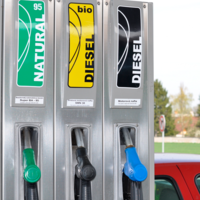 El mercado del petróleo dice una cosa, el surtidor otra: por qué la gasolina no baja los precios