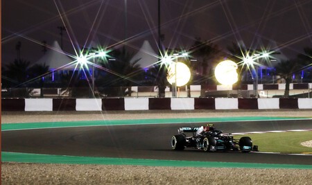 Valtteri Bottas lidera el debut de Catar en la Fórmula 1 mientras Max Verstappen y Lewis Hamilton juegan al escondite