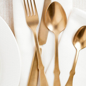 Ikea tiene nueva cubertería y no desentonaría ni en las mesas más lujosas de la regencia inglesa