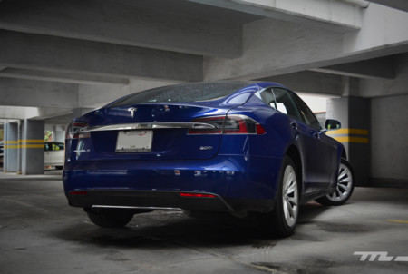 Tesla Model S 8