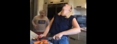 Las  bromas de una madre youtuber a sus hijos que no nos causan nada de gracia