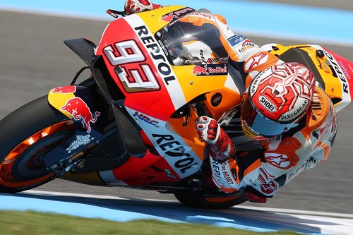 Marc Márquez roba a Valentino Rossi una pole para la historia por 11 milésimas en el GP de Tailandia