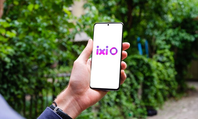 Samsung Galaxy ixi-O IA Phone