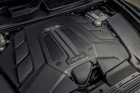 Bentayga Hybrid Ghost White 14