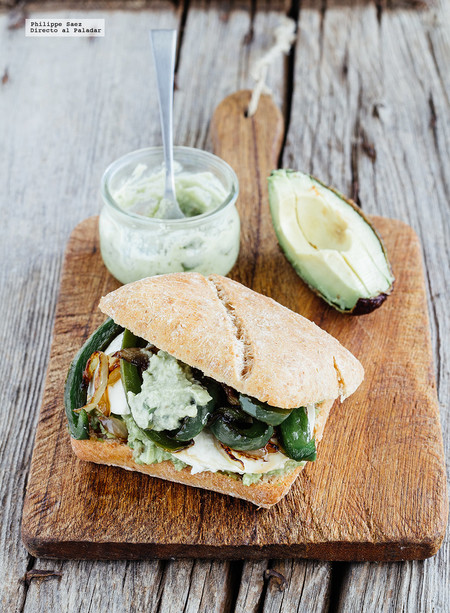 Sándwich verde de guacamole. Receta fácil