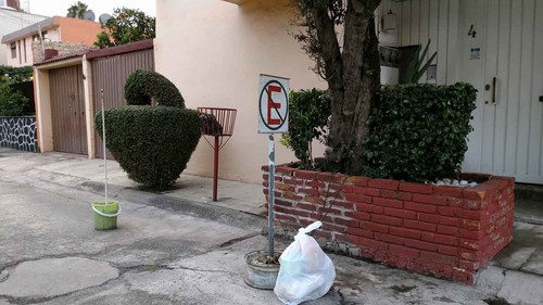 Reservar lugares en la calle... ¿delito o derecho de vecinos y automovilistas?