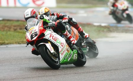 Michael Rutter batallando con Byrne