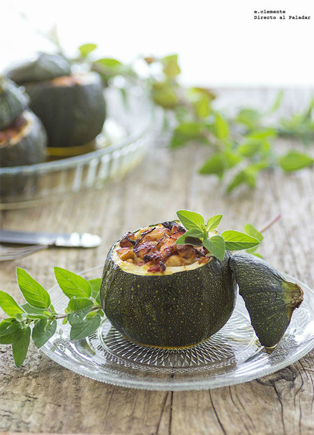 Calabacines rellenos de pollo y piquillos. Receta