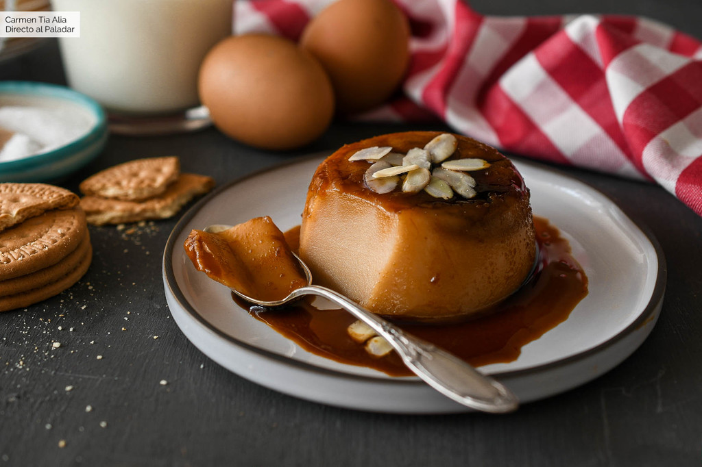 Cómo hacer un delicioso flan de galletas en el microondas en solo cinco minutos, receta rápida y fácil