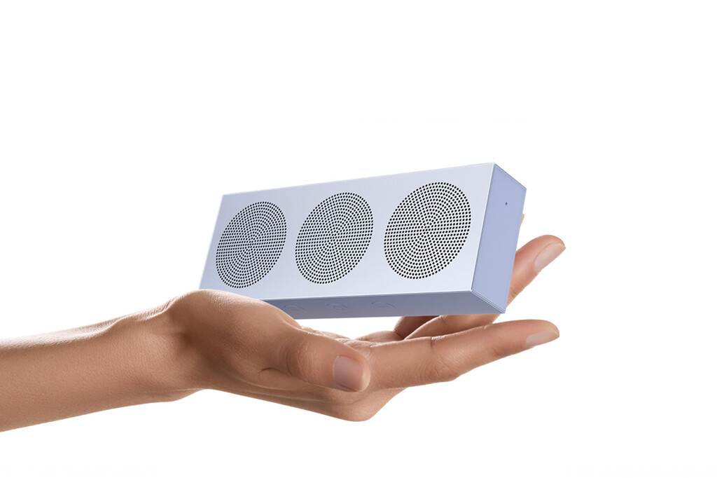 Xiaomi se ha sacado de la manga un altavoz portátil que funciona como un MP3 en pleno 2025: 4 GB de memoria interna para que te olvides del móvil 