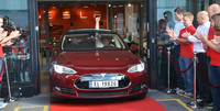 El primer Tesla Model S europeo se entrega en Noruega 