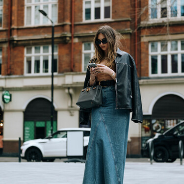 Acaban de llegar a Zara las dos faldas midi vaqueras pura tendencia: son perfectas para llevar con blusas y conseguir un total look denim  