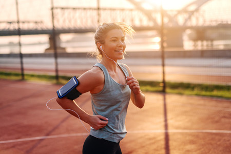Tres entrenamientos de running cortos y suaves que podemos realizar en los días de calor