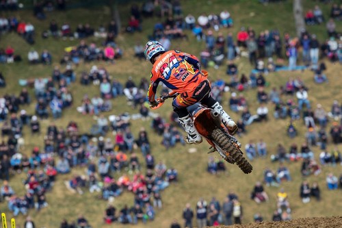 Victorias para Herlings y Covington en la orgía de barro francesa, con Jonass Campeón del Mundo de MX2 