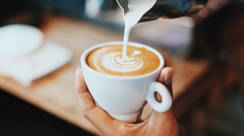 Si quieres una cafetera de cápsulas barata, en PcComponentes tienes una por menos de 50 euros 