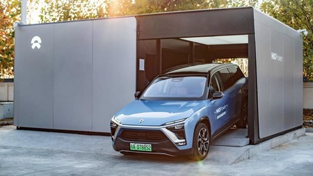 NIO recupera el intercambio de baterías para coches eléctricos en 3 minutos, y acumula ya medio millón de operaciones