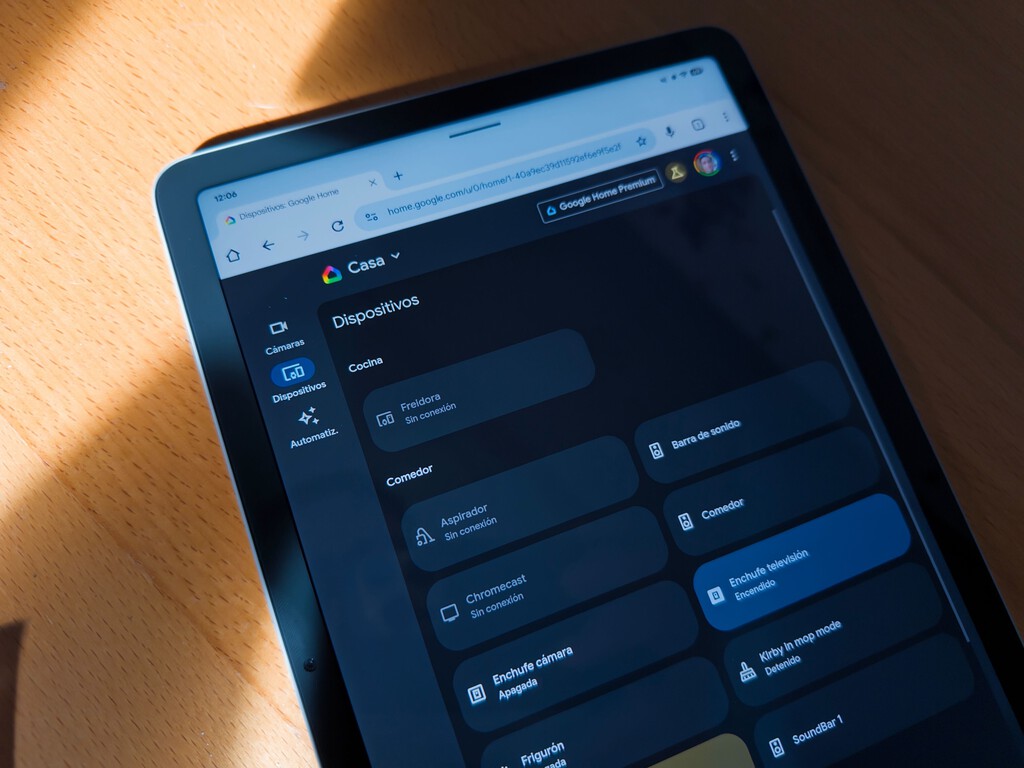 Le he dado una segunda vida a mi tablet vieja: de no poder instalar nada a ser el mando oficial de mi casa