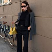 Zara soluciona la vuelta a la oficina en otoño con estos cinco nuevos pantalones de vestir cómodos, holgados y elegantes  