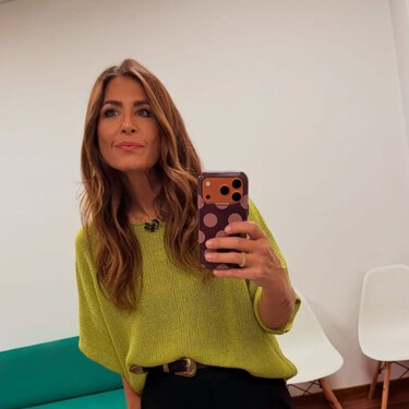 El look vitamina de Nuria Roca con el jersey de punto de Parfois más cómodo y versátil del otoño 