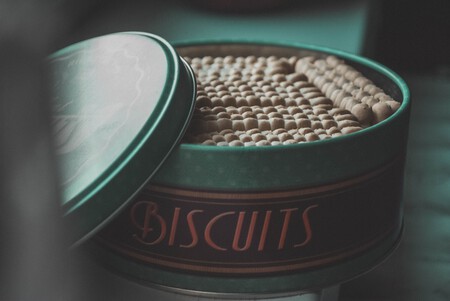 Cómo hacer un joyero con una caja metálica de galletas: la idea más fácil reutilizarla y no tirarla