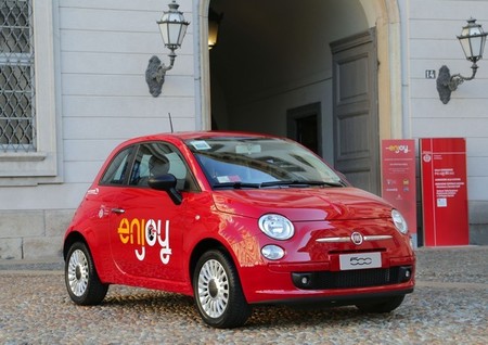 Fiat 500 del carsharing Enjoy en Milán