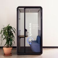 Parecen baños futuristas, pero en realidad son micro oficinas privadas que quieren ser la solución al trabajo remoto 