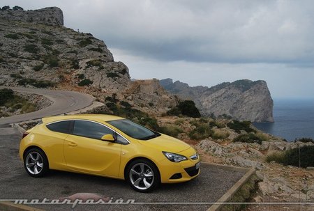 Opel Astra GTC, presentación y prueba en Mallorca (parte 1)