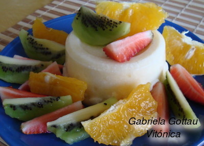 Bavaroise de piña con frutas frescas. Receta saludable