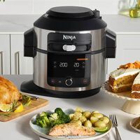 Ninja tiene el electrodoméstico versátil ideal para tu cocina: freidora de aire y olla eléctrica con tan solo cambiar una tapa