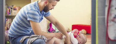 Las prestaciones por paternidad superan por primera vez a las de maternidad