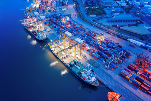 Carga de navios em um porto | Fonte: Getty Images