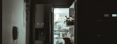 Qué significa cuando la nevera hace ruidos fuertes y crujidos durante la noche