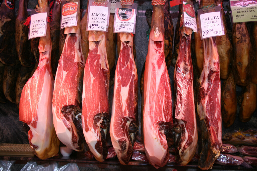 El jamón ibérico lleva décadas siendo sinónimo de altísima calidad. Ahora Guijuelo quiere hacerlo saltar por los aires