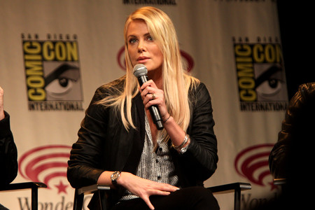 La actriz Charlize Theron revela que su hija de siete años es transgénero