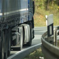 Este camionero temerario puede acabar en la cárcel: acosó a un coche y echó a otros de la carretera