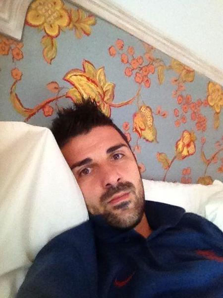 Pero hombre, David Villa, cómo se te ocurre parar a la policía a balonazos...