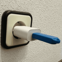 ¿Qué ocurre si conectas un pendrive al cargador de un smartphone? La explicación técnica ahonda en la inutilidad de este experimento