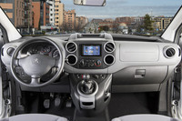 Peugeot Partner Office y Peugeot Expert Office, manteniendo el contacto con Asteroid Smart de Parrot