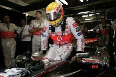 McLaren abandona otra vez el fondo del pit lane