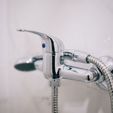 Adiós de la grifería de siempre en la ducha: la alternativa revolucionaria, inteligente y práctica que ya triunfa en muchos hogares 
