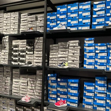 Almacén Adidas