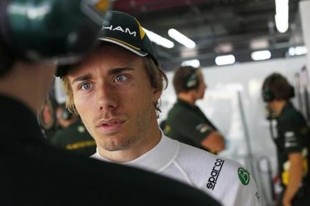 Charles Pic sancionado con un drive-trough al inicio de la carrera
