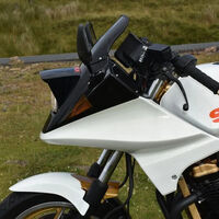 Hace 35 años Mazda lo petó con un invento revolucionario: los faros escamoteables del Miata. En realidad se copiaron de una moto de Suzuki 