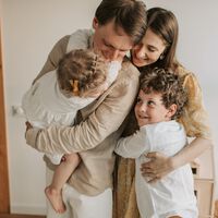 Los miedos de los padres: cómo evolucionan según la edad de los hijos y qué podemos hacer para que no interfieran en su crianza