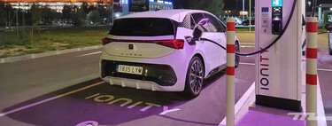 Si te has comprado un coche eléctrico pensando recibir esta ayuda tenemos malas noticias: adiós a la deducción en el IRPF