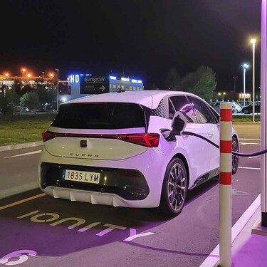 Confirmado: ya no podrás deducirte la compra de un coche eléctrico en la Renta por culpa del no al decreto del escudo social