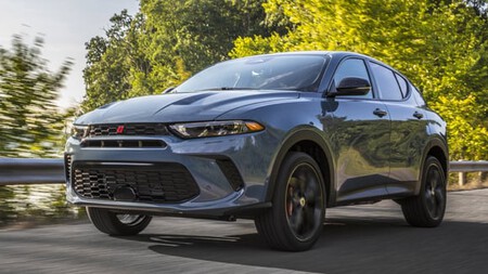 Para estacionar com facilidade, o ideal é ter um carro do Grupo Stellantis © DR