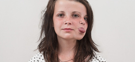 'Facade', sonrisas y caras divertidas con los 'dobles' retratos de Ulric Collette